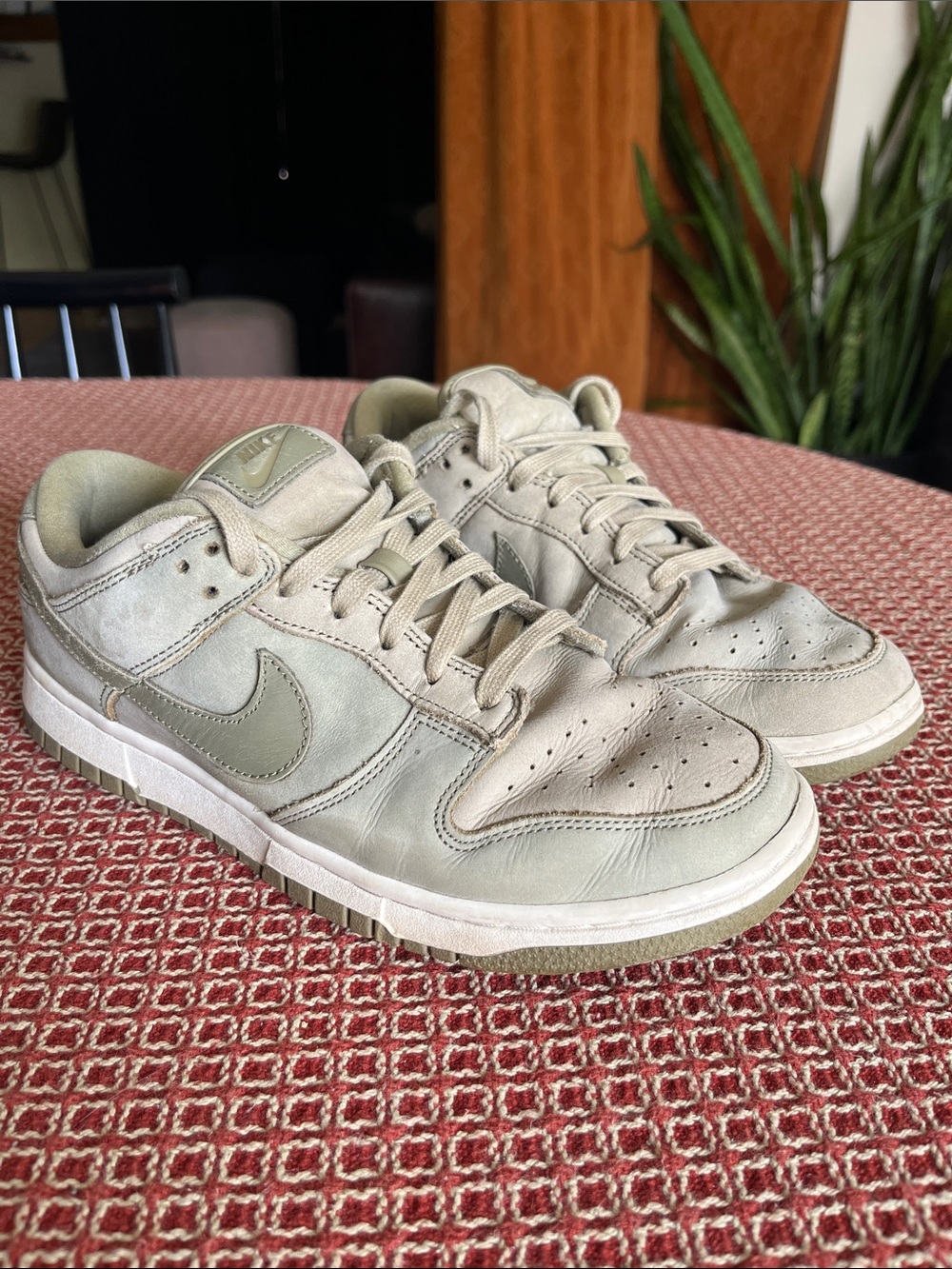 Nike Women’s Low-Top Dunks Sneakers Neutral Olive/Neutral Olive/Sail DV7415-200